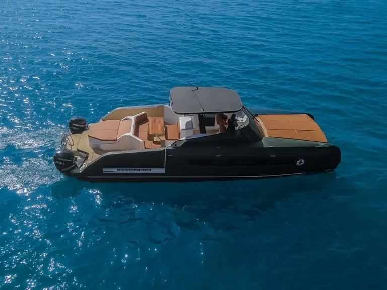 Ein HOUSE OF HÜTTER DR. NO mieten in Ibiza Town