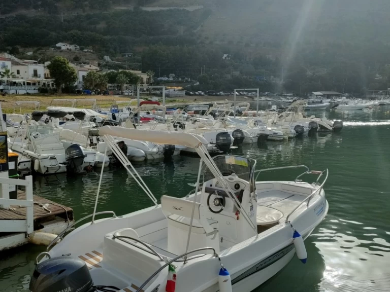 Motorboot mit oder ohne Skipper Ascari mieten in Porto Castellammare del Golfo