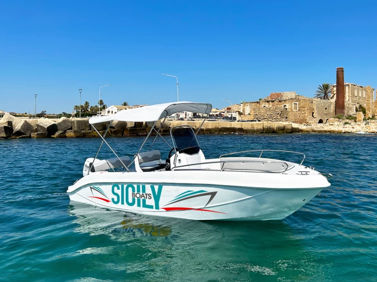 Ein Trimarchi 57S mieten in Avola