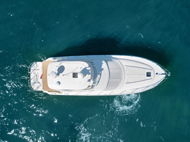 YachtCharter in Miami - Sea Ray Sea Ray 550 Sedan Bridge auf SamBoat