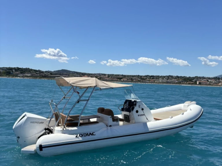 Zodiac Medline 6.8 mieten Antibes