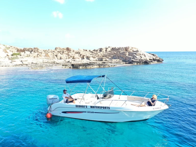 Vermietung Motorboot Selva mit Führerschein