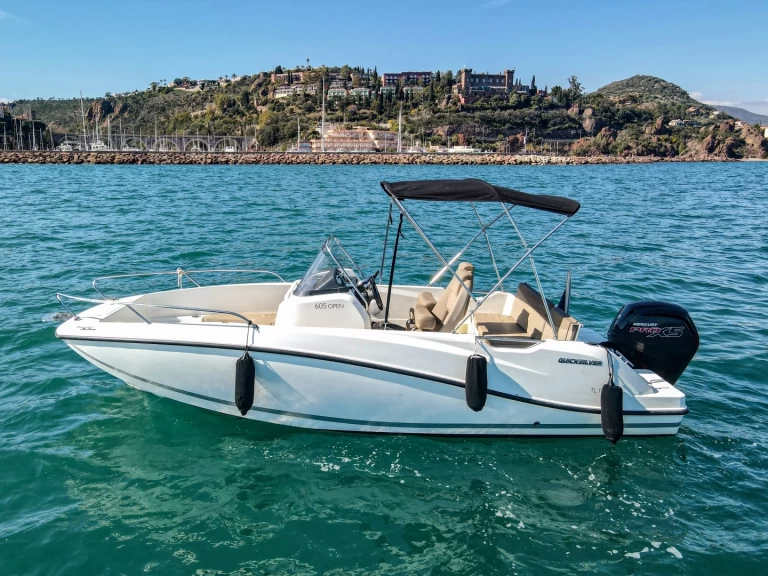 Ein Quicksilver Activ 605 Open mieten in Mandelieu-la-Napoule