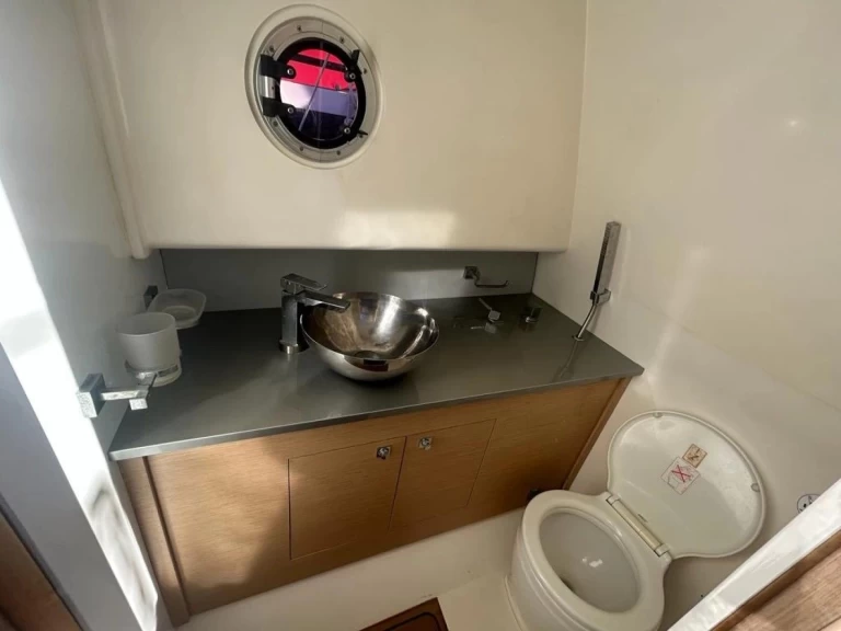 Boot mieten Ajaccio günstig SACS 10 STRIDER