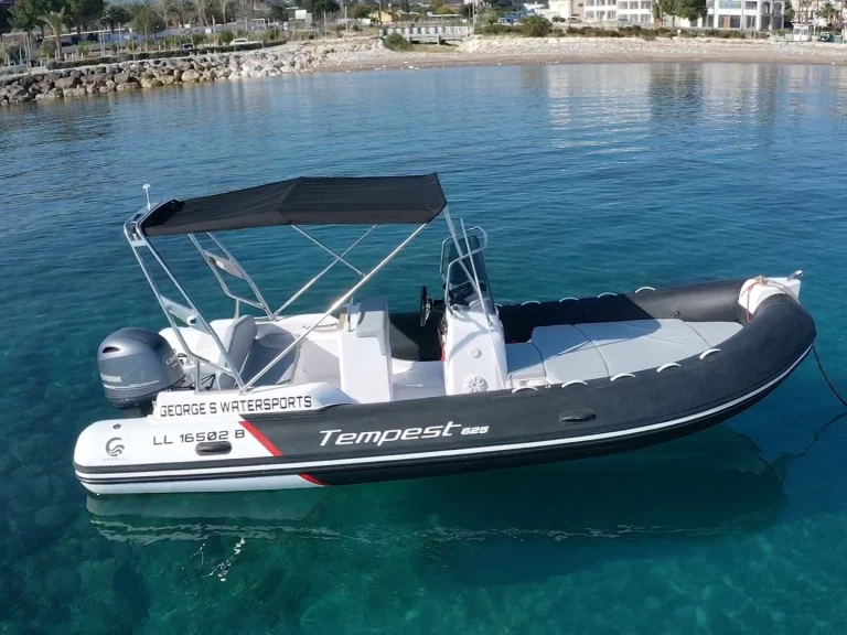 Ein Capelli Tempest 625 Easy mieten in Latchi