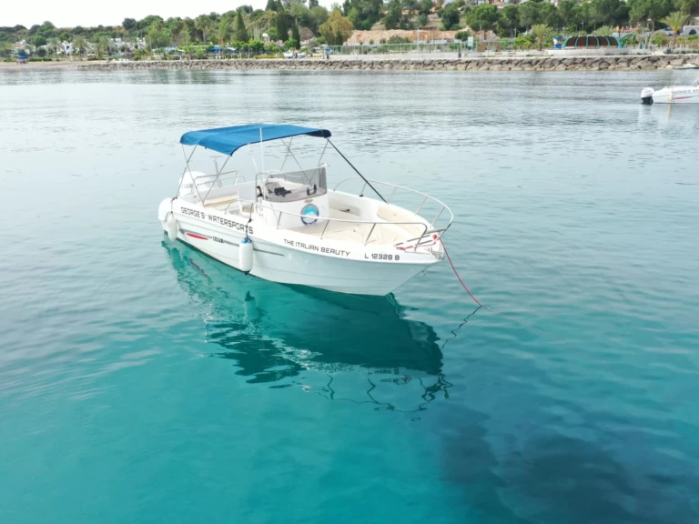 Vermietung Motorboot Selva mit Führerschein