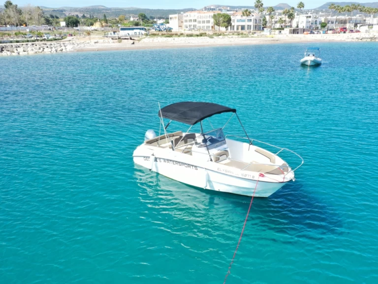 Motorboot mit oder ohne Skipper Karnic mieten in Latchi