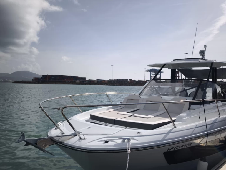 Motorboot mieten in Les Trois-Îlets - Jeanneau Cap Camarat 9.0 WA