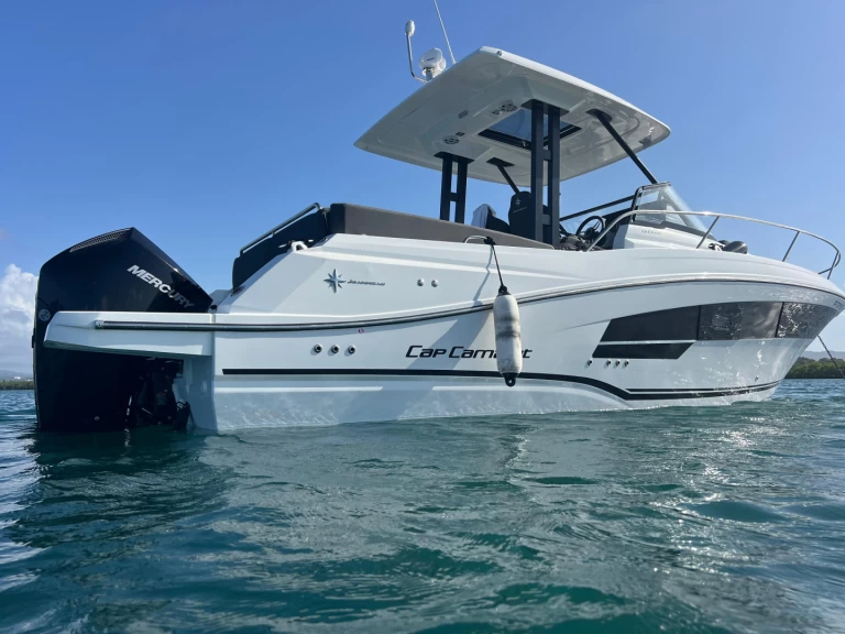 Ein Jeanneau Cap Camarat 9.0 WA mieten in Les Trois-Îlets