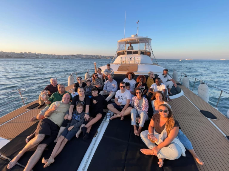 Ein Prowler 480 mieten in Lissabon