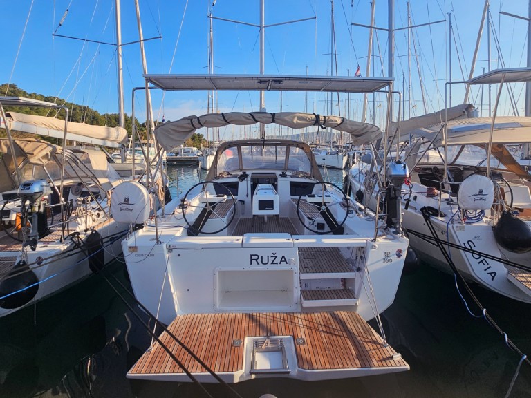 YachtCharter in Rogoznica - Dufour Dufour 390 Grand Large auf SamBoat