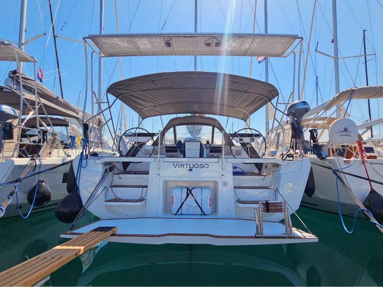 Boot mieten Kaštel Gomilica günstig Dufour 44