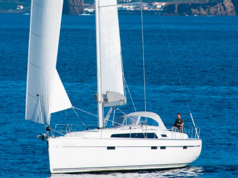 Ein Bavaria Cruiser 46 mieten in Angra do Heroísmo