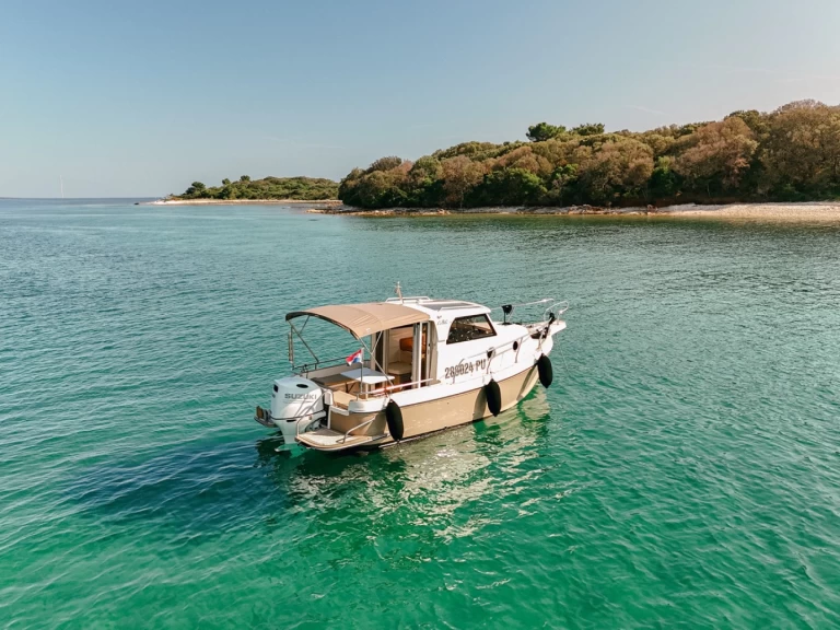 Ein Leidi Leidi 660 mieten in Pula