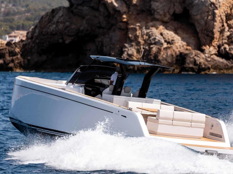 Pardo Yachts Queen Lia II mieten Benítses