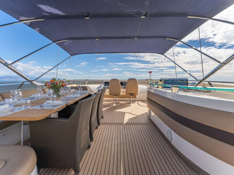 YachtCharter in Antibes - Princess, UK BLUE EYES auf SamBoat