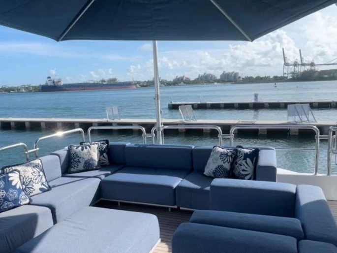 Ein Azimut Satisfaction mieten in Bahamas