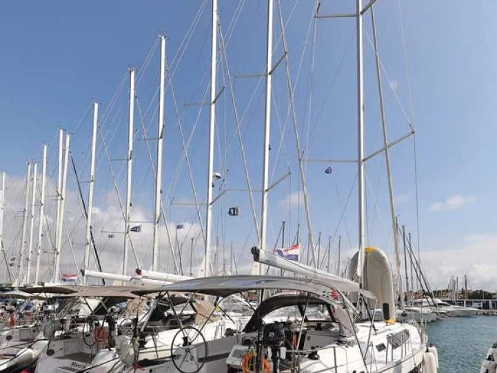 Segelboot mit oder ohne Skipper Bavaria mieten in Jezera