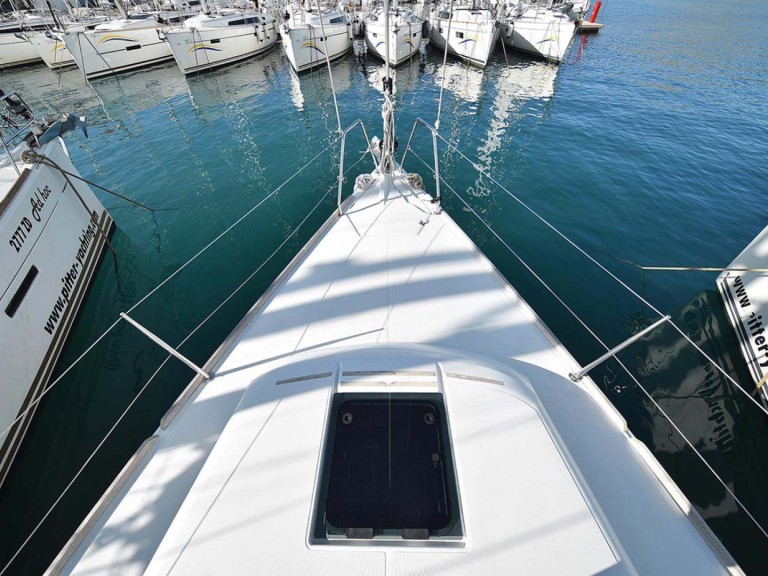 Ein Dufour Dufour 382 Grand Large mieten in Pula