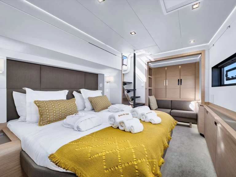 YachtCharter in Cannes - Fountaine Pajot Alegria 67 auf SamBoat