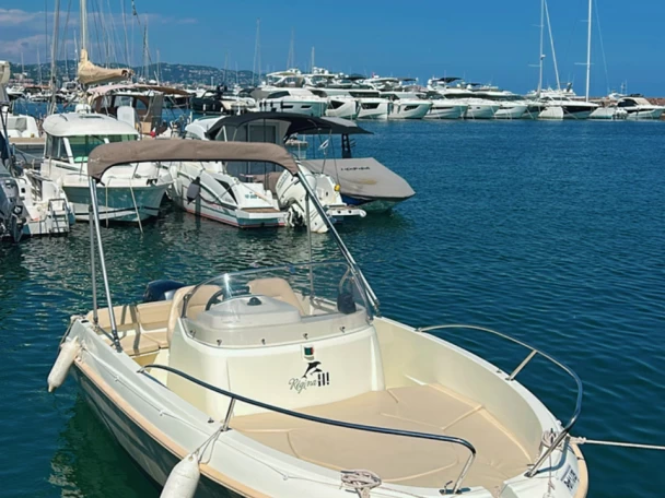 YachtCharter in Mandelieu-la-Napoule - Jeanneau Cap Camarat 555 Style auf SamBoat