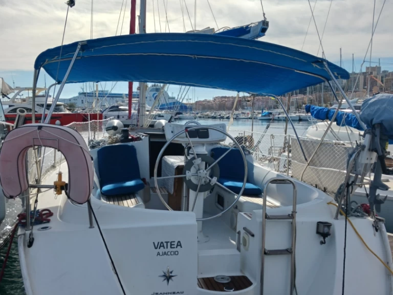 Segelboot mit oder ohne Skipper Jeanneau mieten in Ajaccio