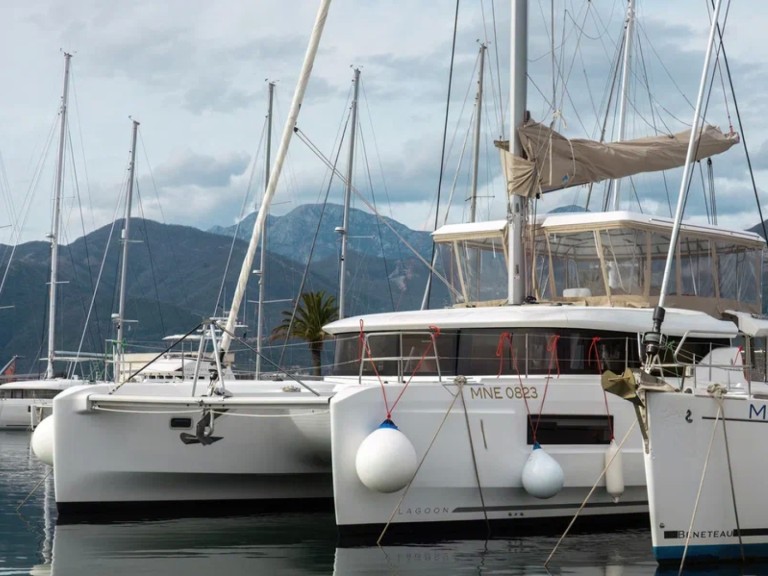 Katamaran mieten in Tivat zum besten Preis
