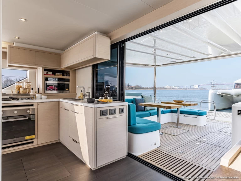 Lagoon Lagoon 55 (NEW 2025) + crew / 8 guests mieten Santa Eulària des Riu