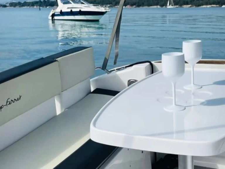 Motorboot mieten in Vieux Port Golfe-Juan zum besten Preis