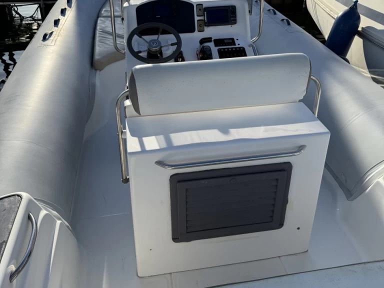 Ein Capelli Tempest 750 Top mieten in Solenzara