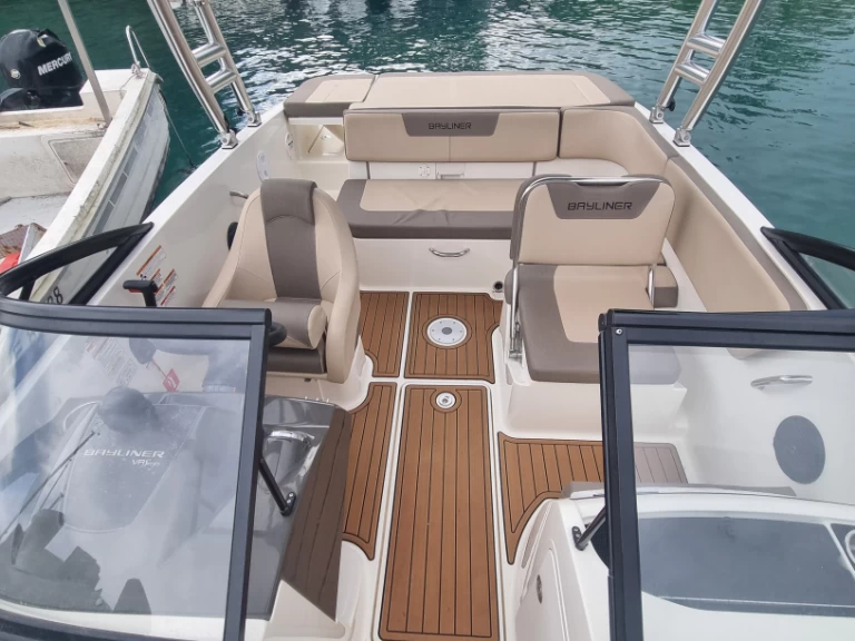 YachtCharter in Amphion-les-Bains - Bayliner VR5 auf SamBoat