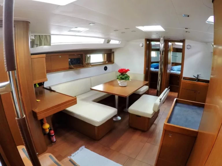 YachtCharter in Furnari - Bénéteau Oceanis 48 auf SamBoat