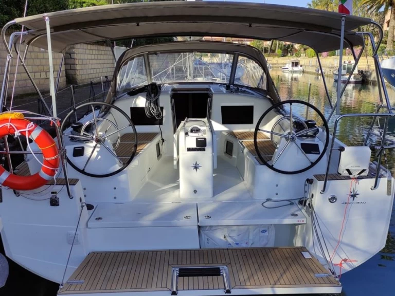 Ein Jeanneau Sun Odyssey 410 mieten in Furnari