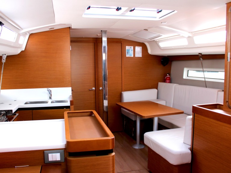 Ein Jeanneau Sun Odyssey 440 mieten in Lefkáda