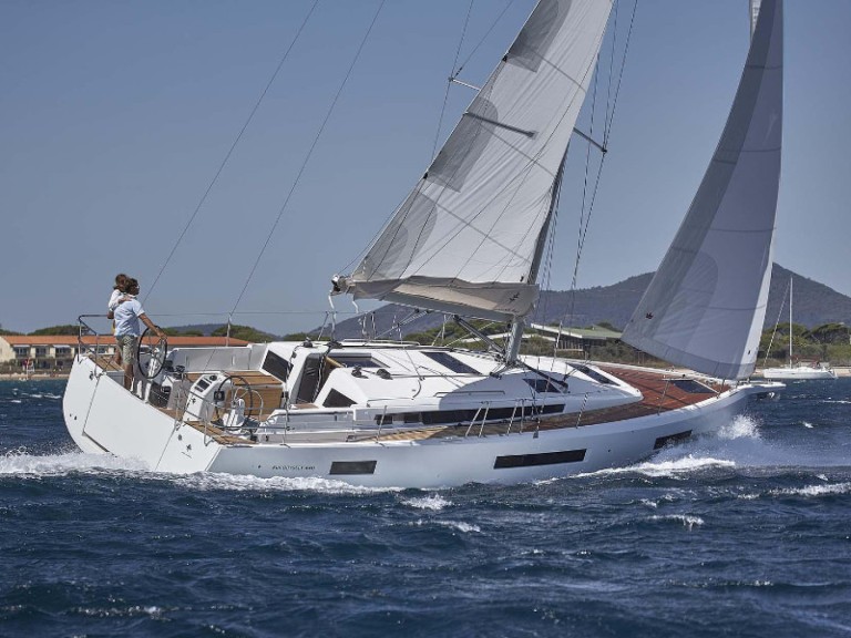 Ein Jeanneau Sun Odyssey 440 mieten in Procida
