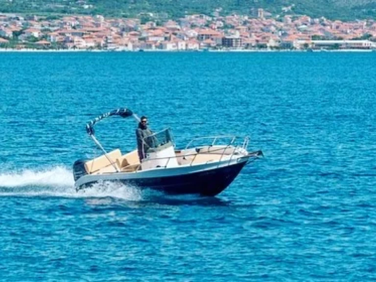 Motorboot mieten in Trogir zum besten Preis