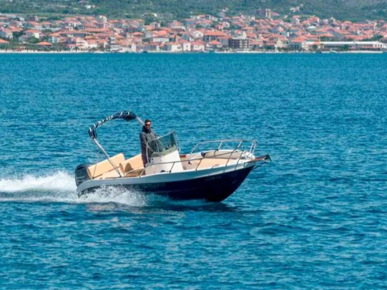 Motorboot mit oder ohne Skipper Capelli mieten in Trogir