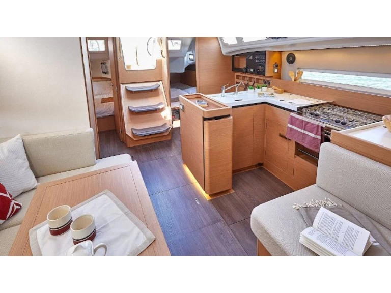 Bootsverleih Jeanneau Sun Odyssey 410 Gouviá Samboat