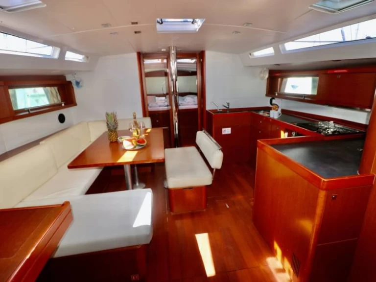 Ein Bénéteau Oceanis 48 mieten in Cannigione di Arzachena