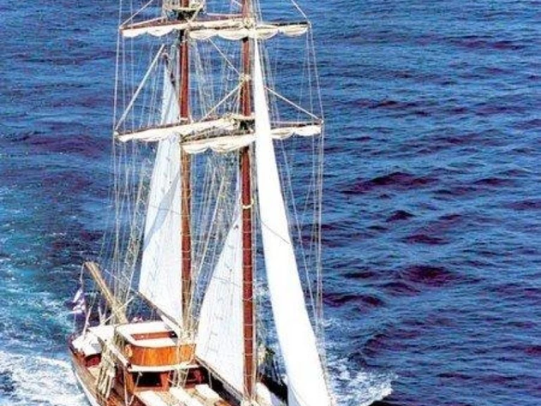  Custom Motor Sailer 124' mieten Álimos