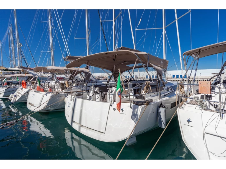 Ein Jeanneau Sun Odyssey 440 mieten in Capo d'Orlando