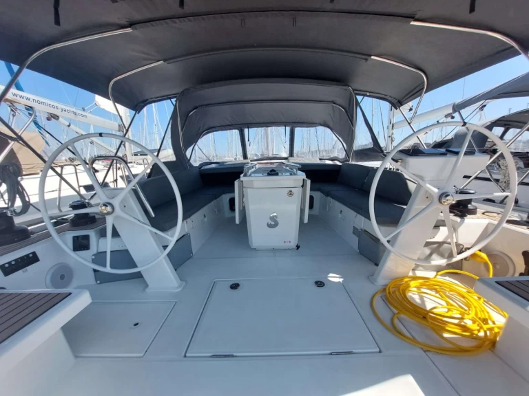 Segelboot mit oder ohne Skipper Bénéteau mieten in Gouviá