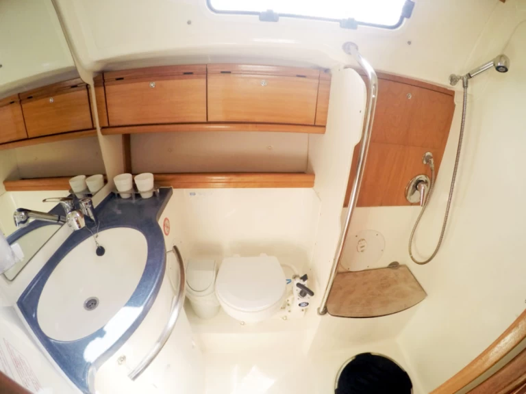 YachtCharter in Lavrion - Bavaria Bavaria 42 Cruiser auf SamBoat