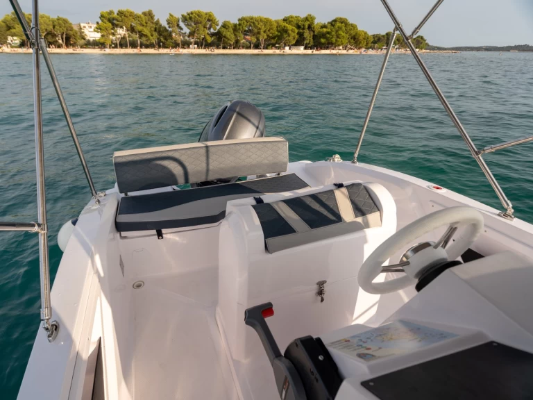 Vermietung Motorboot  mit Führerschein