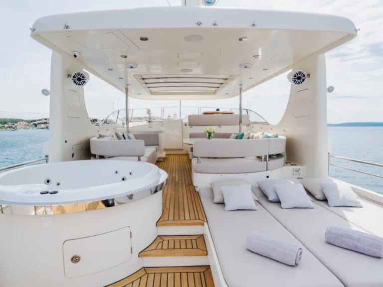 Yacht mieten in Šibenik -  Luxury Motor Yacht 