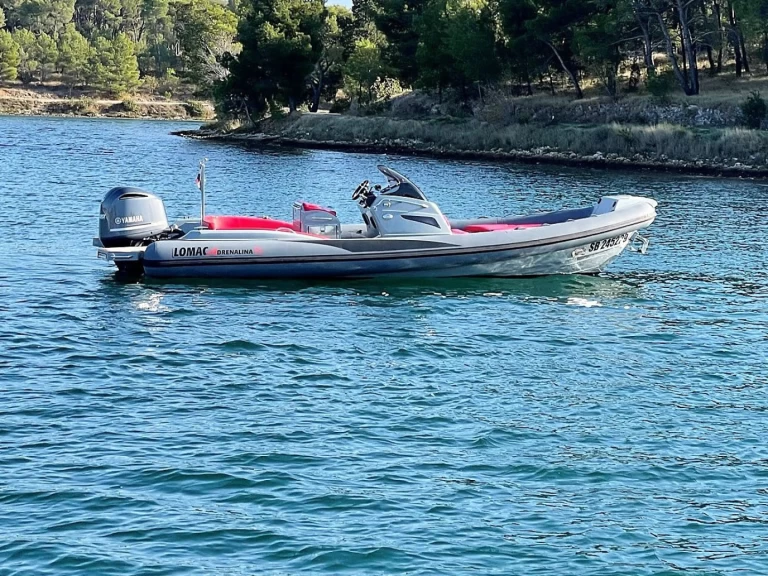 Motorboot mit oder ohne Skipper Lomac mieten in Šibenik