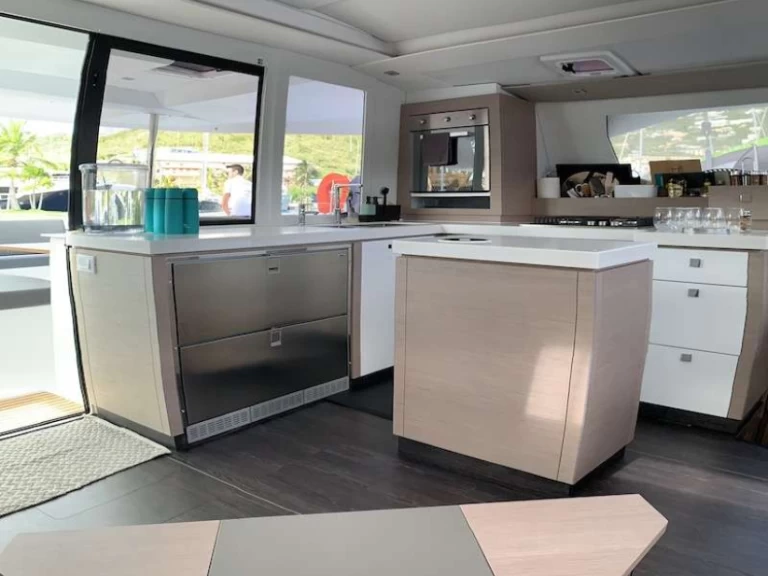 Katamaran mieten in Road Town - Fountaine Pajot Saona 47