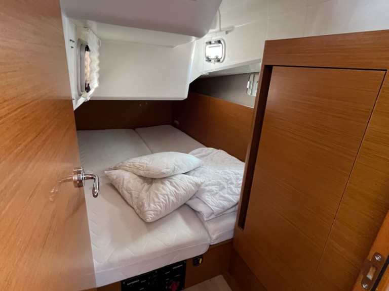 Jeanneau Sun Odyssey 410 mieten Sukošan