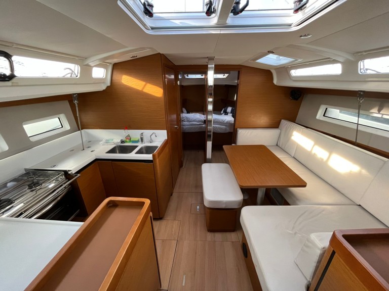 Ein Jeanneau Sun Odyssey 440 mieten in Sukošan