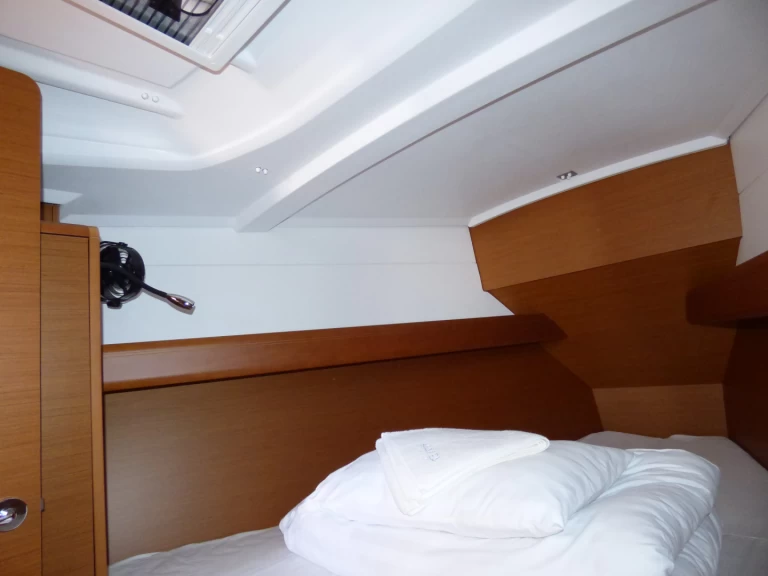 Ein Jeanneau Sun Odyssey 389 mieten in Kaštel Gomilica